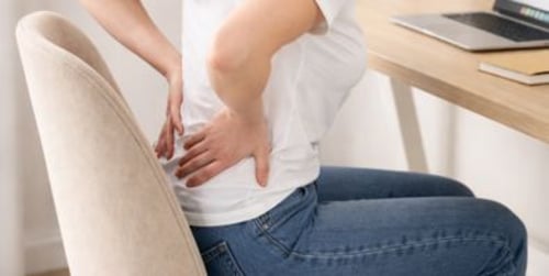 Rückenschmerzen nach Arbeit was tun – Tipps für gesundes Sitzen im Büro