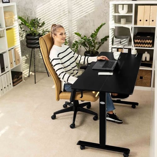 Schreibtisch mitten im Raum