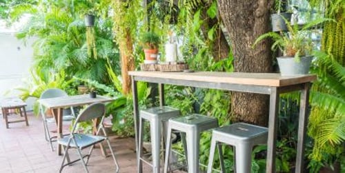 Wie richte ich eine Gartenbar ein? Die besten Gartenbar-Ideen