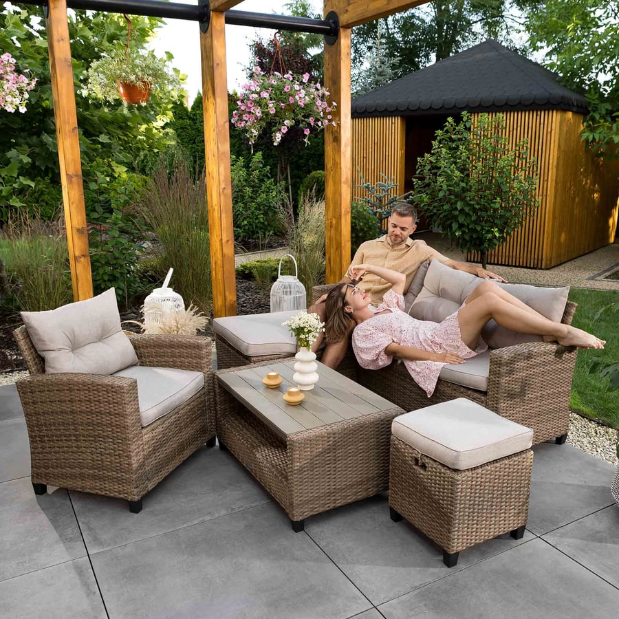 b6adb2d5-4e06-49c9-2f58-d50370c - 1