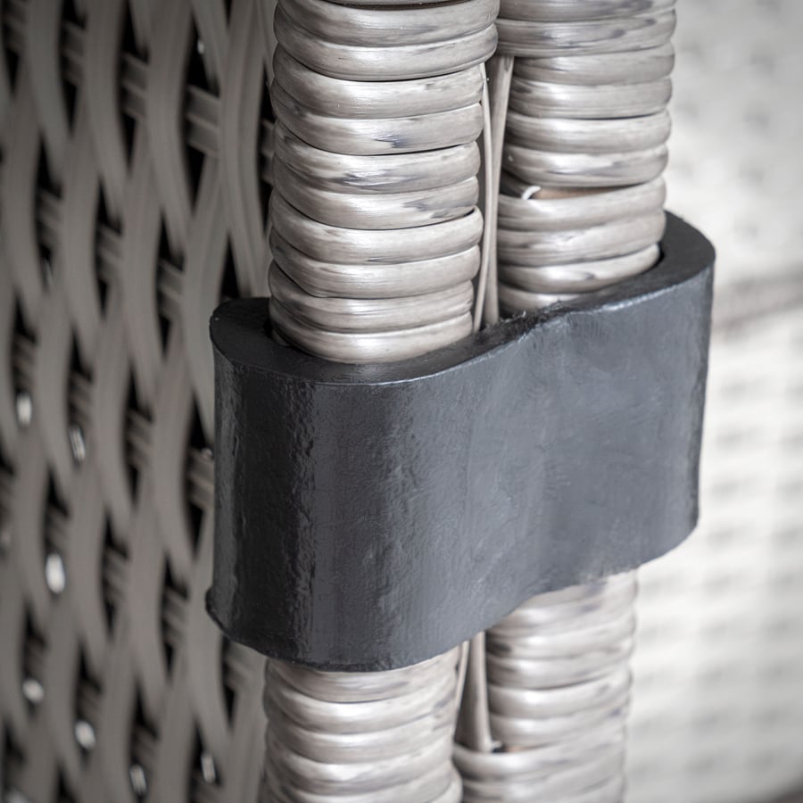 c89368b3-53fa-4a2f-3742-d68f9d4 - 1