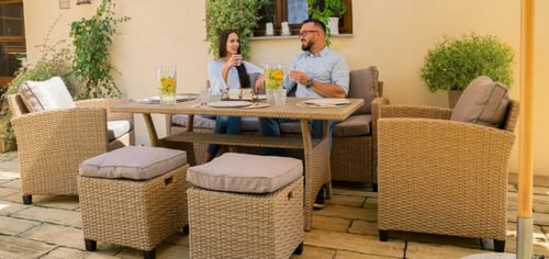 Zahradní nábytek z umělého ratanu - jeho výhody a nevýhody