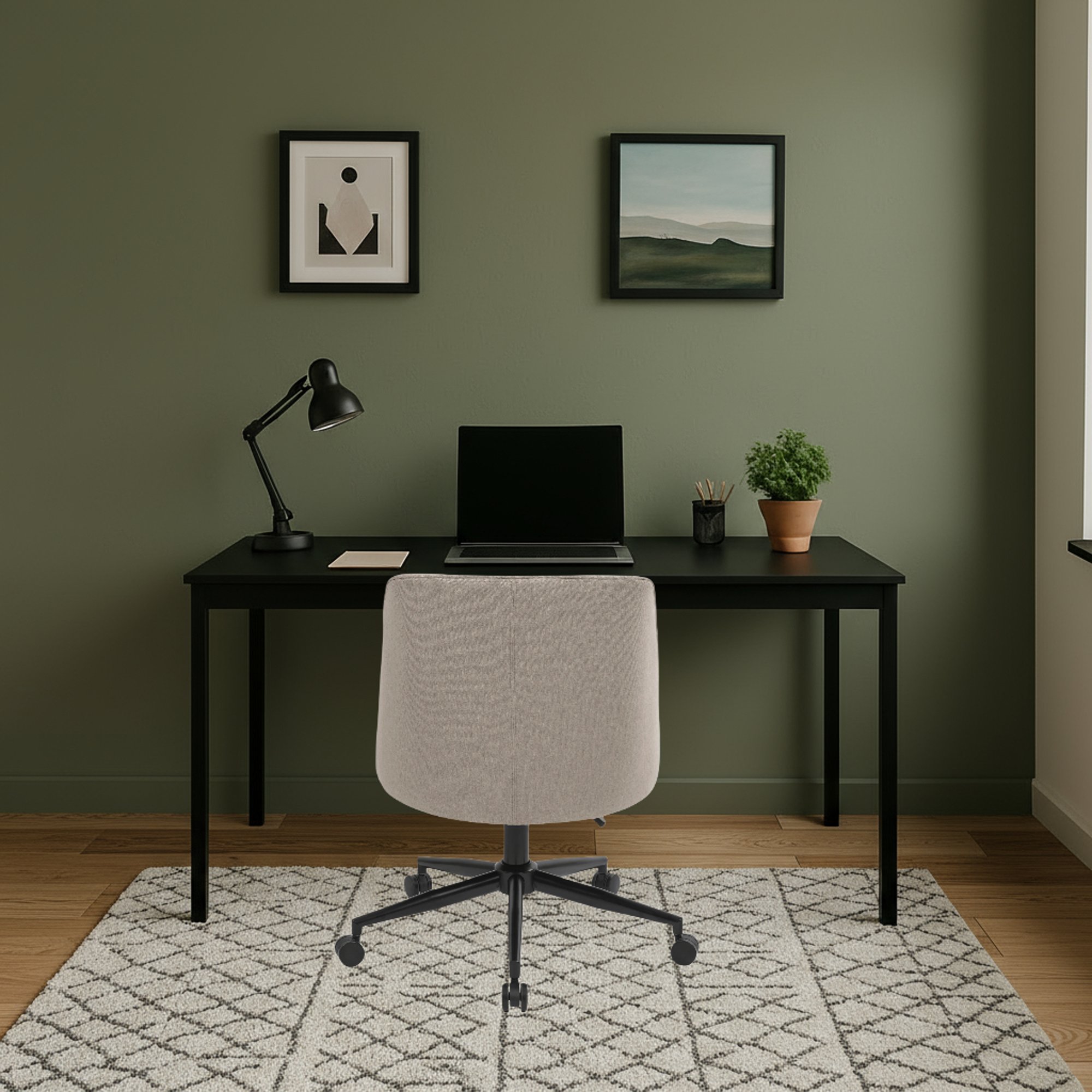 Pevná základna Fano je zárukou stability. Je vyrobena z kovu v elegantní černé matné barvě