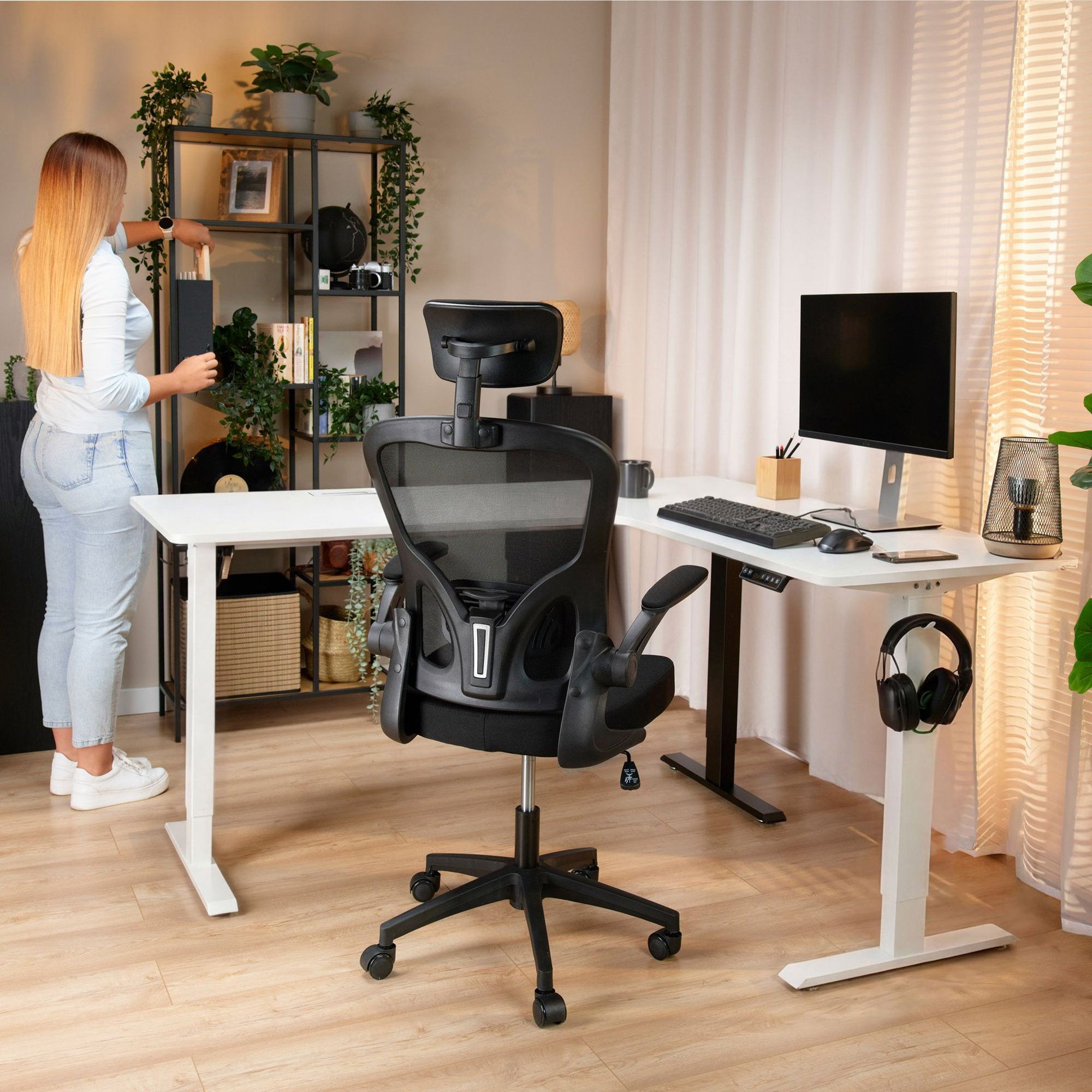 Montaro není jen pracovní stůl – jeho univerzální design a kompaktní rozměry 