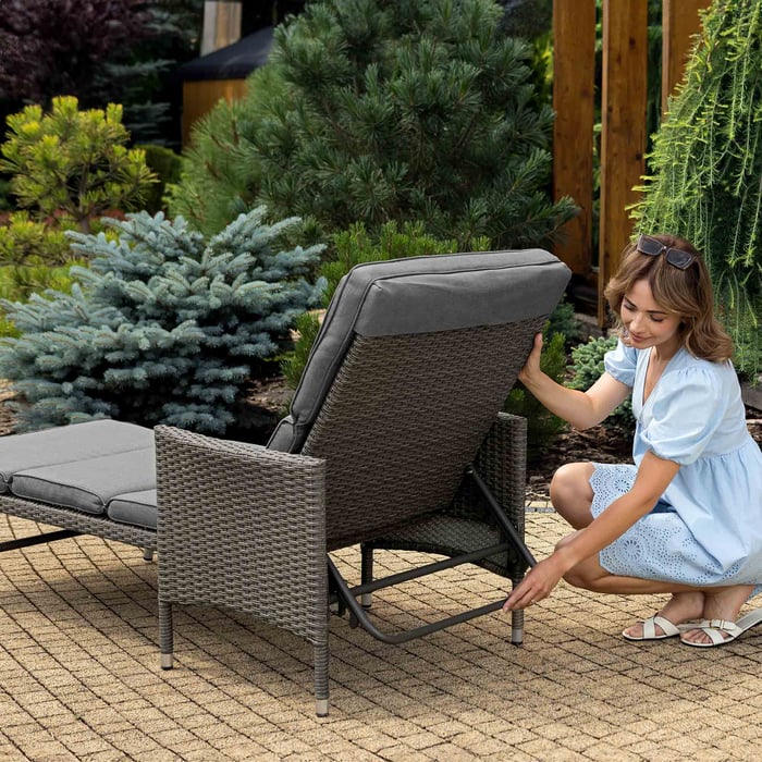 Díky svému ergonomickému tvaru vám křeslo Breso umožňuje relaxovat v pohodlné polopolohové poloze, která je ideální pro čtení, opalování nebo zdřímnutí. 