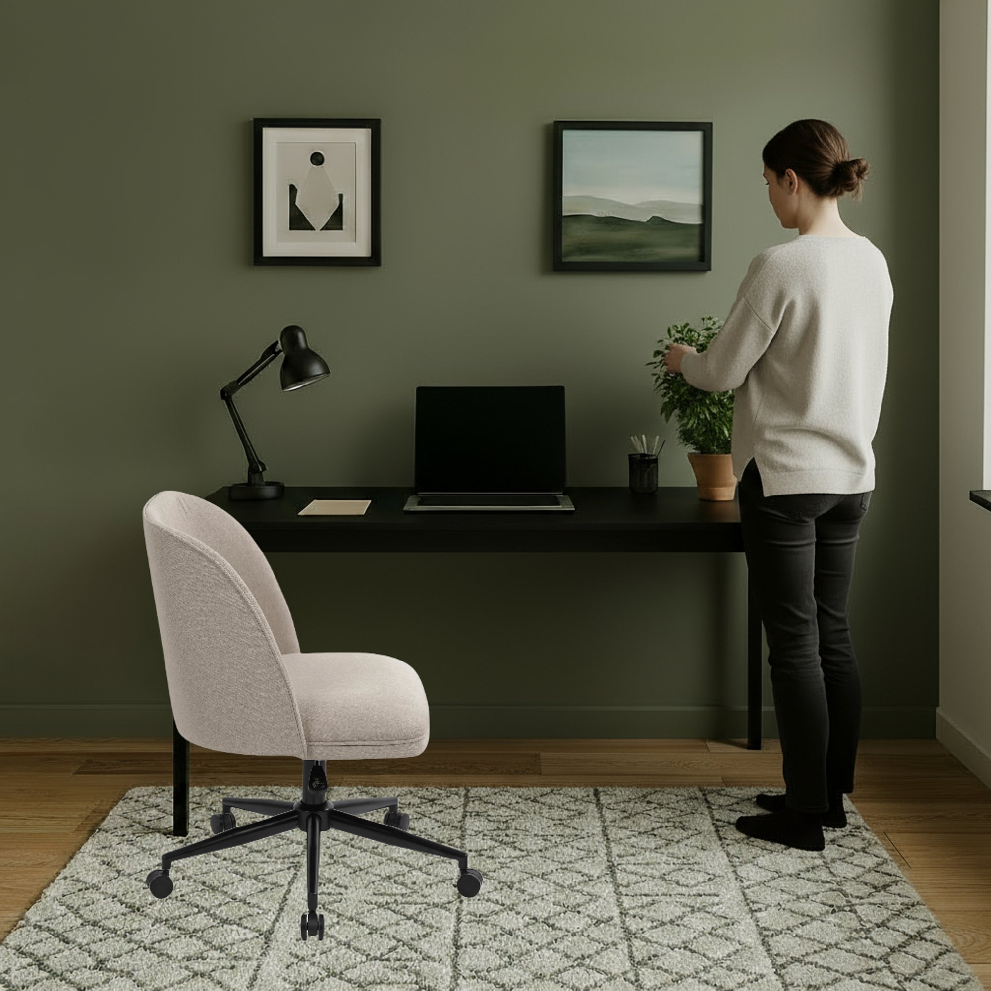 Sedák i opěrka jsou vyplněny pěnou s vysokou hustotou, která si zachovává pružnost i po dlouhodobém používání.