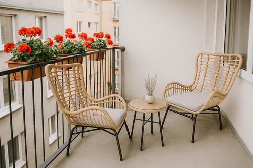 Jak zútulnit balkon? Přinášíme 3 praktické tipy na krásný balkon