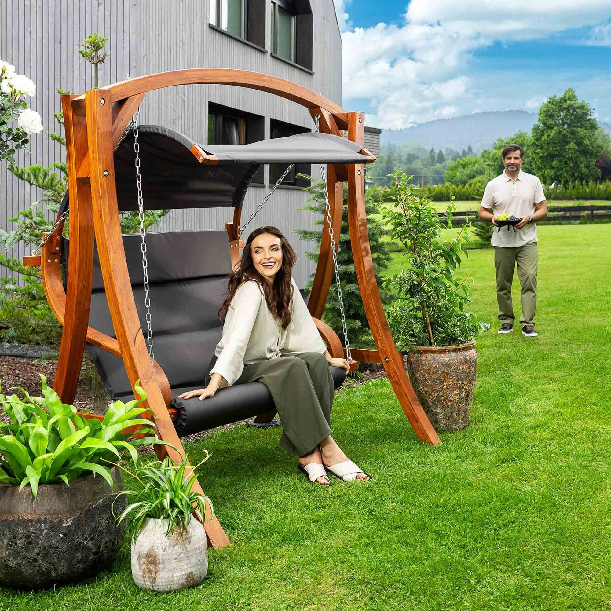 Sedák o šířce 110 cm je navržen s ohledem na pohodlí při používání ve dvou.