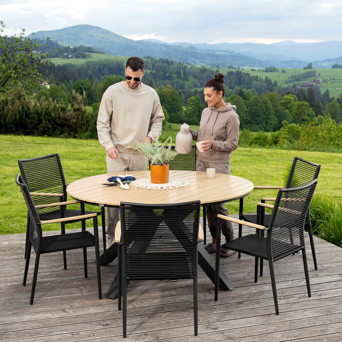 Kulatý zahradní stůl s prostornou deskou je praktický a elegantní kus nábytku, který v sobě spojuje stylový design a moderní materiály.