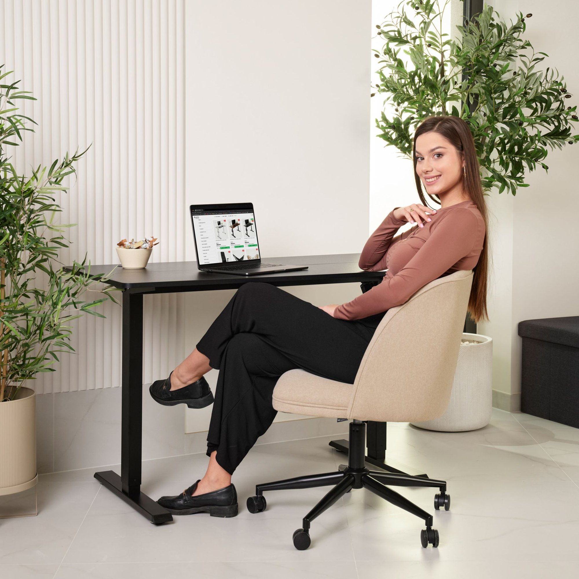 Ergonomické kancelářské křeslo Fano je klasický model navržený s ohledem na pohodlí a estetiku. 