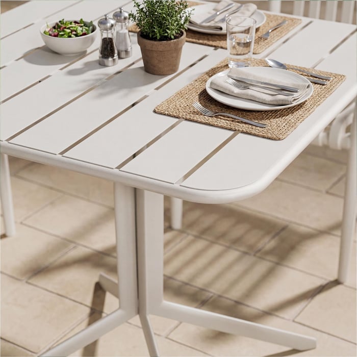 Kovový zahradní stolek Miria je celý vyroben z kvalitního kovu