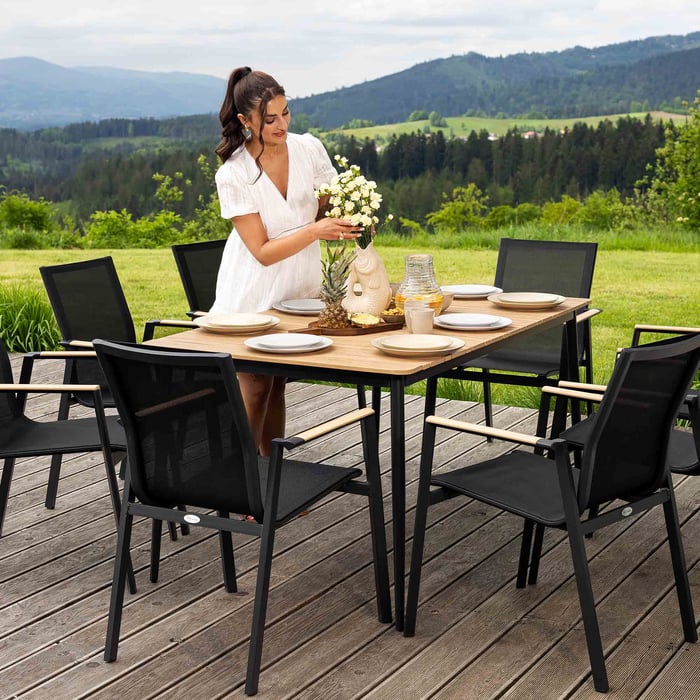 Židle v sadě Brivio zajišťují pohodlnou relaxaci díky ergonomickému tvaru a použití pečlivě vybraných materiálů.