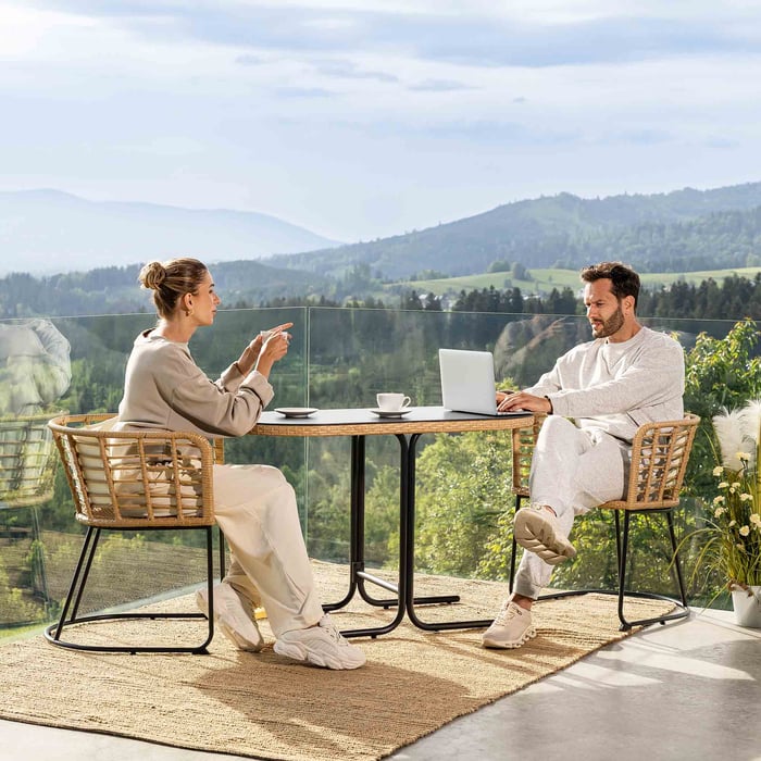 Zahradní a balkonový nábytek je někdy vystaven různým povětrnostním vlivům