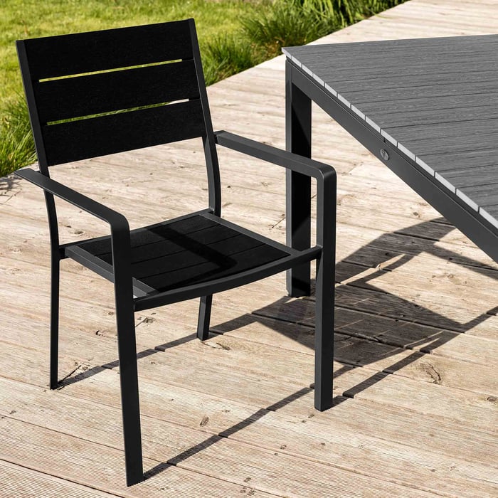 Rückenlehne und Sitzfläche aus Kunstholz