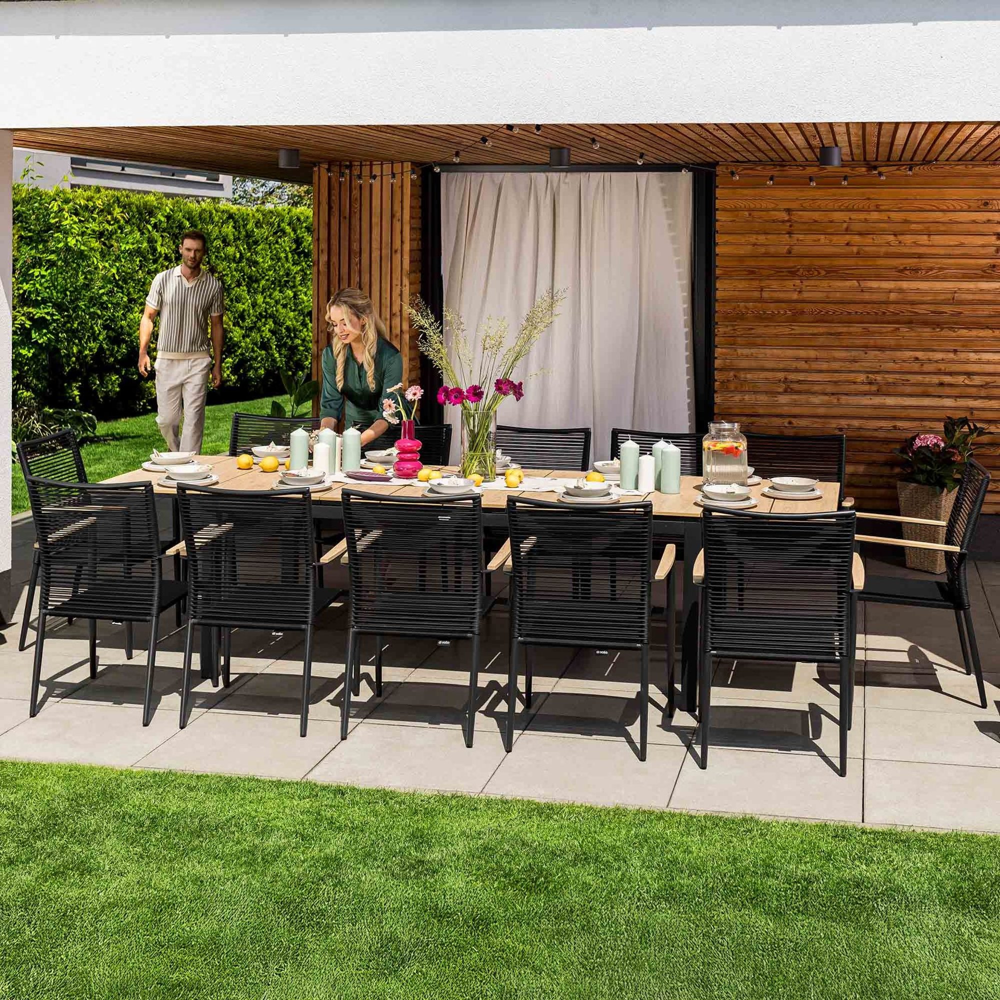 Stilvoller Gartentisch aus Aluminium 