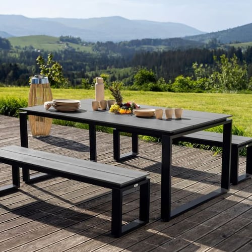 Modernes Garten-Essset mit Tisch und zwei Gartenbänken von di volio in Schwarz auf Terrasse mit Bergblick