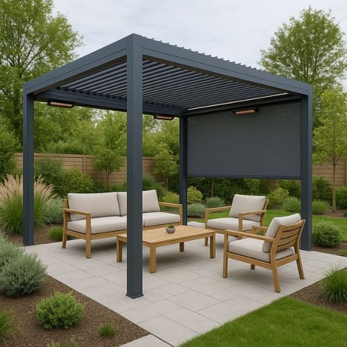Gartenlounge mit Holzgestell und Polstern unter moderner Pergola mit Sichtschutz