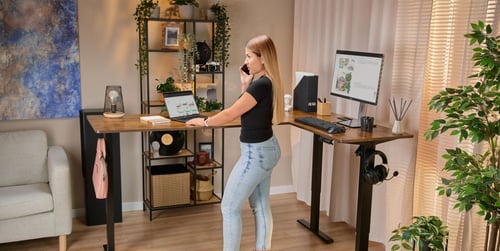 Wie kann man 2 Bildschirme einrichten?