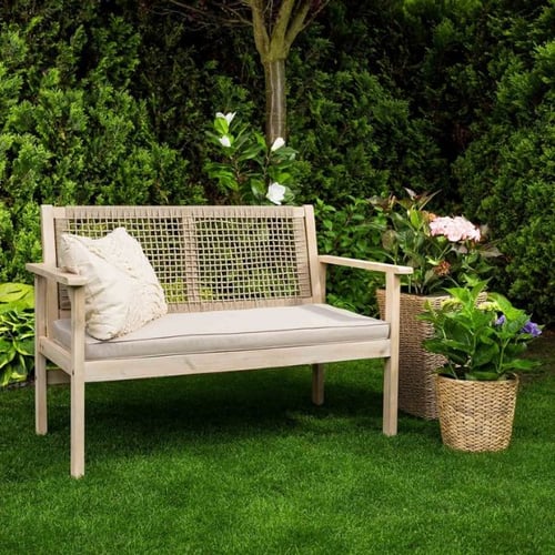 di volio Gartenbank mit Kissen und Pflanzen im Grünen für großen Garten gestalten