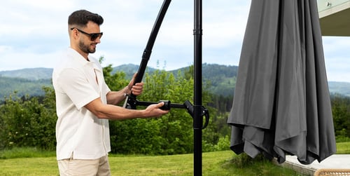 Wie kann man einen Sonnenschirm am Balkon befestigen?