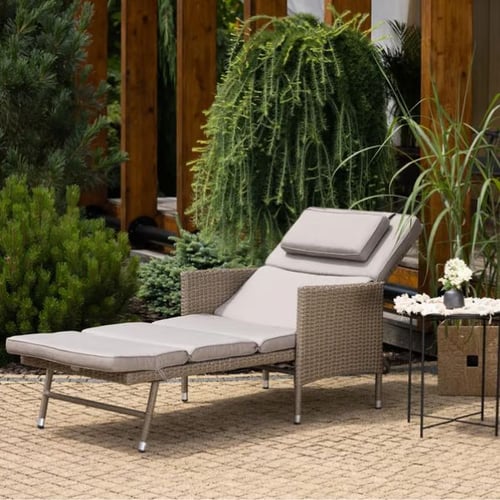 di volio Gartenliege im Selbstversorger Garten