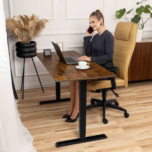 Rustikaler Homeoffice-Schreibtisch von di volio mit optimalen Maßen