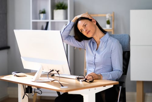 Ergonomisch sitzen: Was ist die richtige Sitzposition am Schreibtisch?