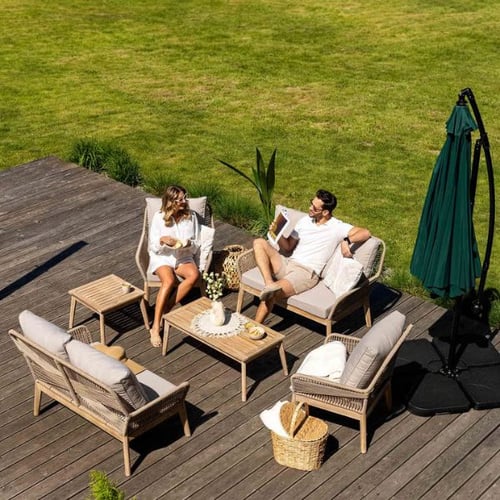 Helle Lounge-Gartenmöbel-Set von di volio – stilvolle Möglichkeit, die Terrasse neu zu gestalten.