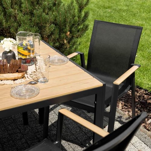 Moderner Gartentisch aus Kunstholz von di volio
