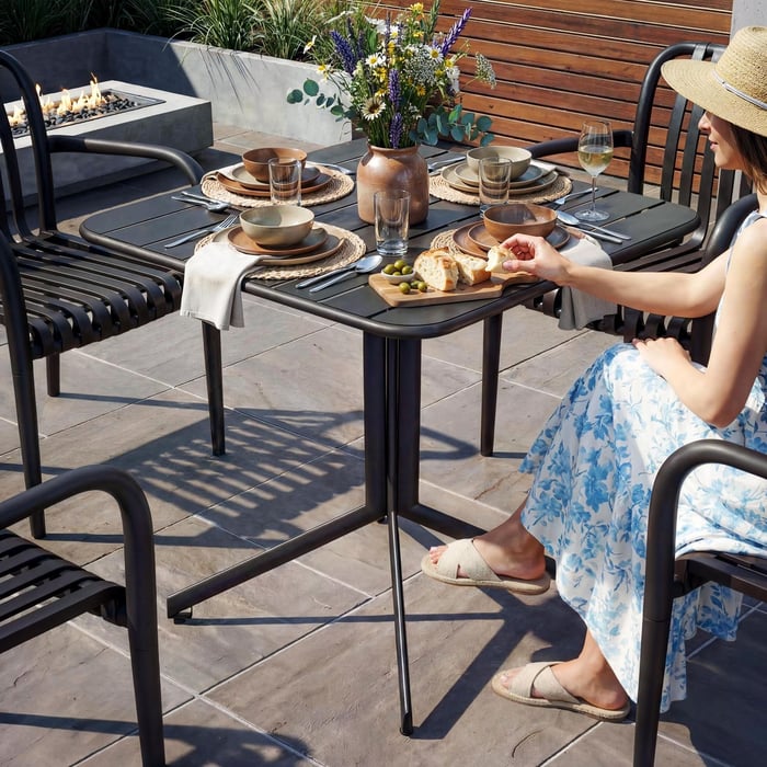 Gartentisch Miria – Stil und Funktionalität