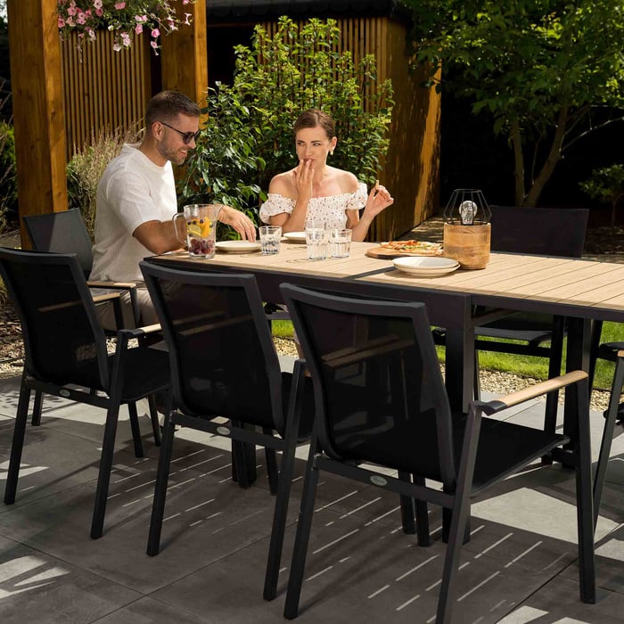 8 Stühle und ausziehbarer Gartentisch 90/180 cm im Gartenmöbel-Set Pejo von di volio