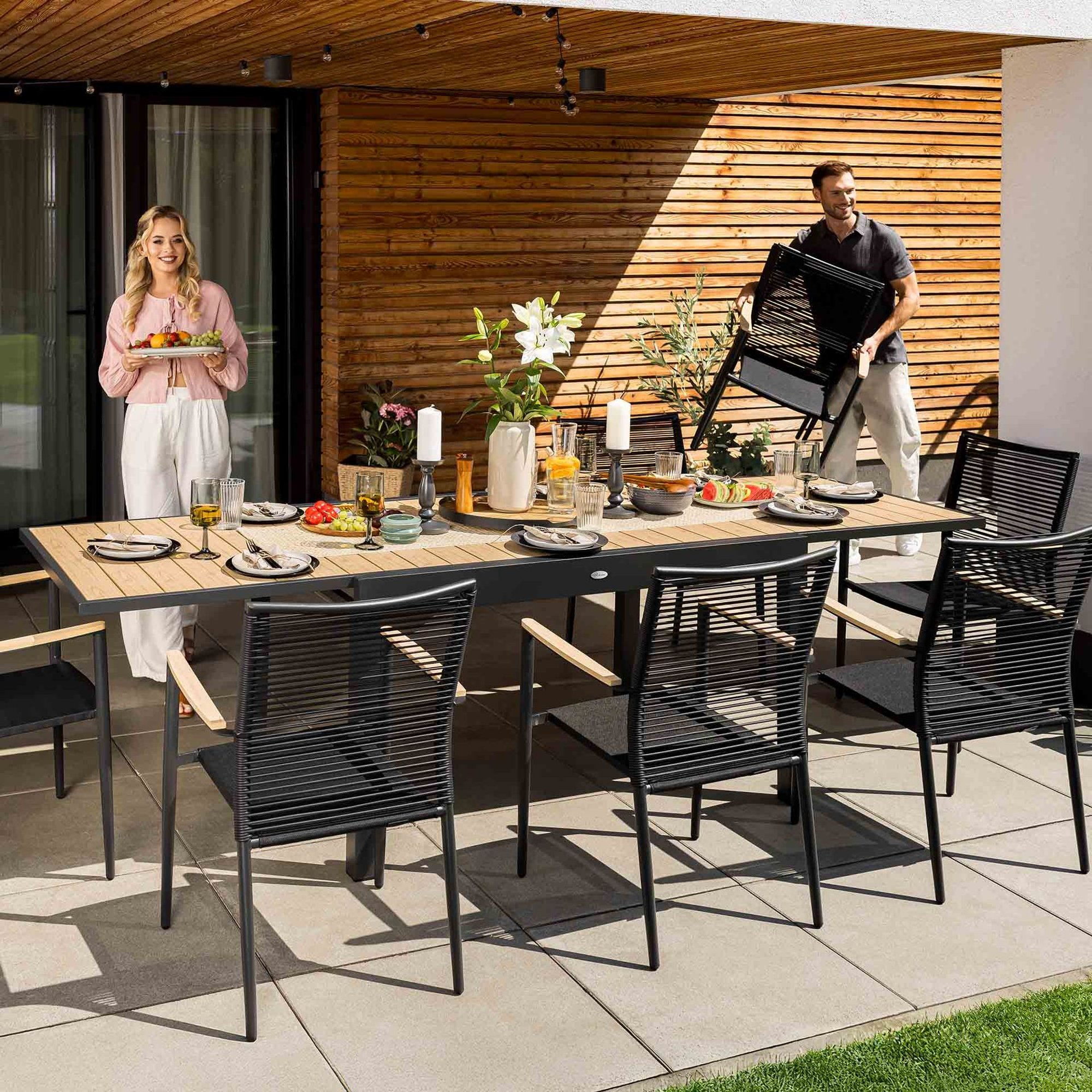 Großer ausziehbarer Tisch 