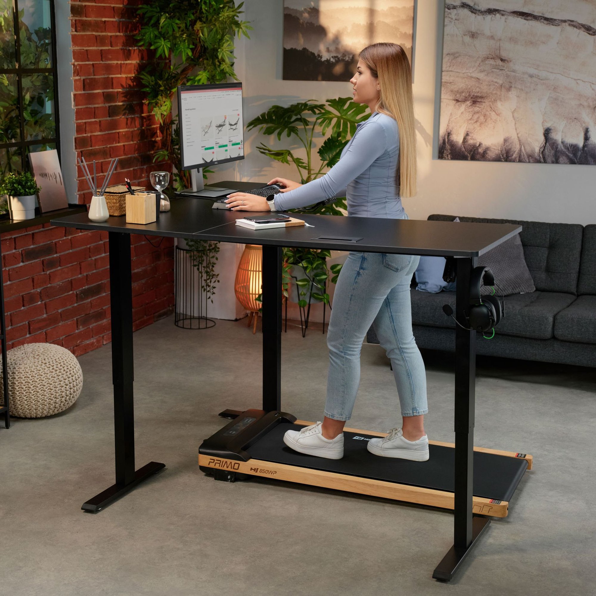 Geräumige Arbeitsplatte mit funktionalen Details