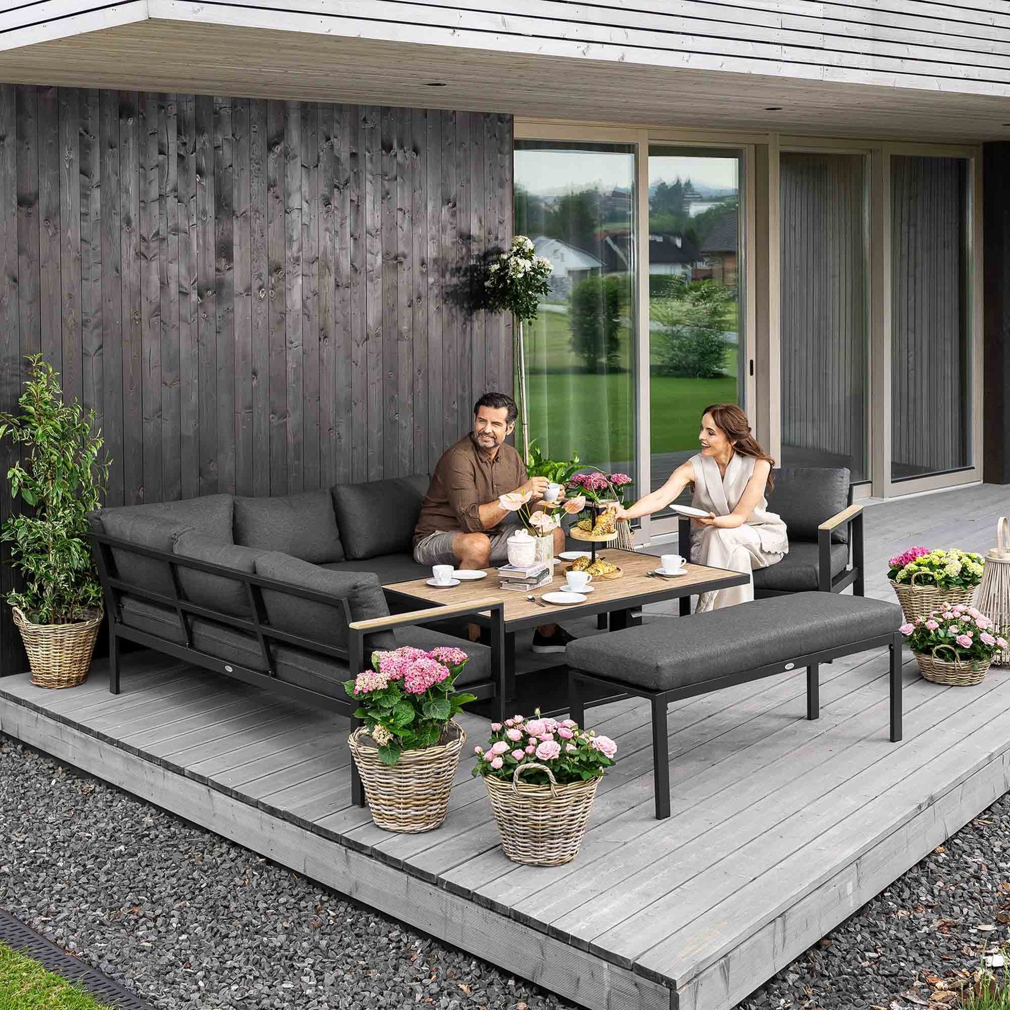 Entspannung für die ganze Familie – Gartenmöbel-Set für 10 Personen