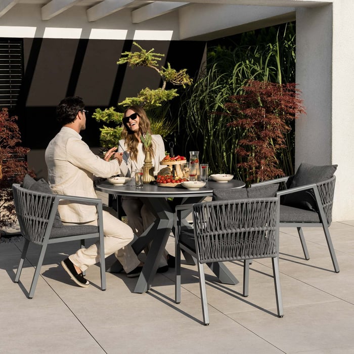 Elegante Essgruppe für Garten und Terrasse