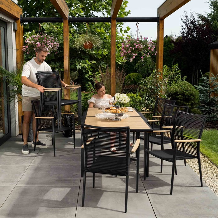 Stapelbare Stühle und Ausziehbarer Gartentisch 90/180 cm von di volio 