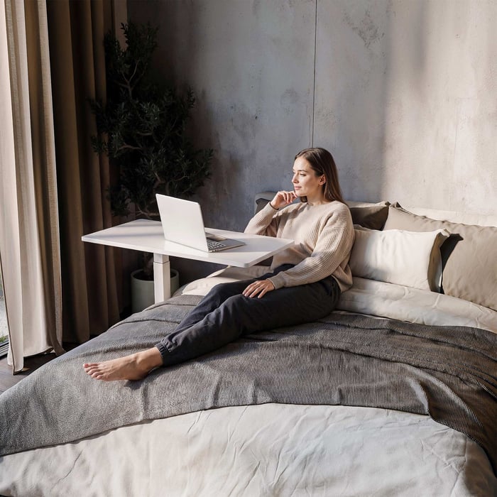 Kompakter mobiler Schreibtisch – komfortabler Platz überall