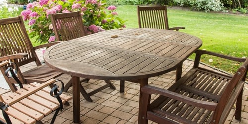 Jak odnowić meble ogrodowe? Wskazówki pielęgnacyjne