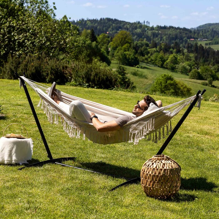 Hamak Bari wykonany jest&nbsp;z wytrzymałej, grubej tkaniny o gramaturze 320g