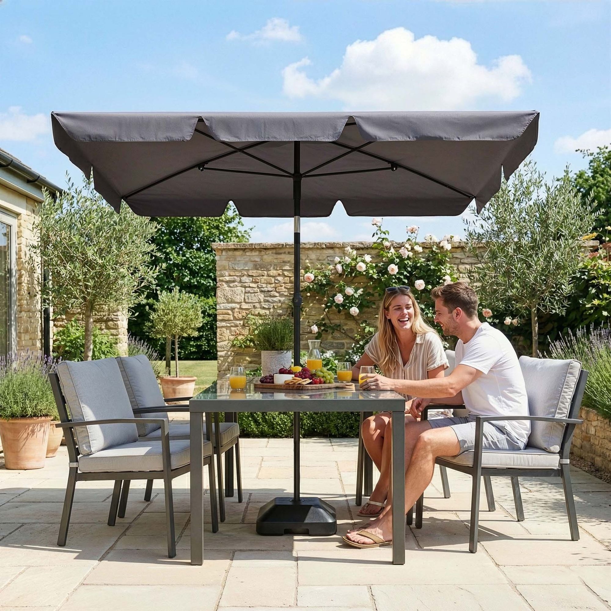 Parasol ogrodowy Ankona DV-148GU zapewnia skuteczną ochronę przed słońcem