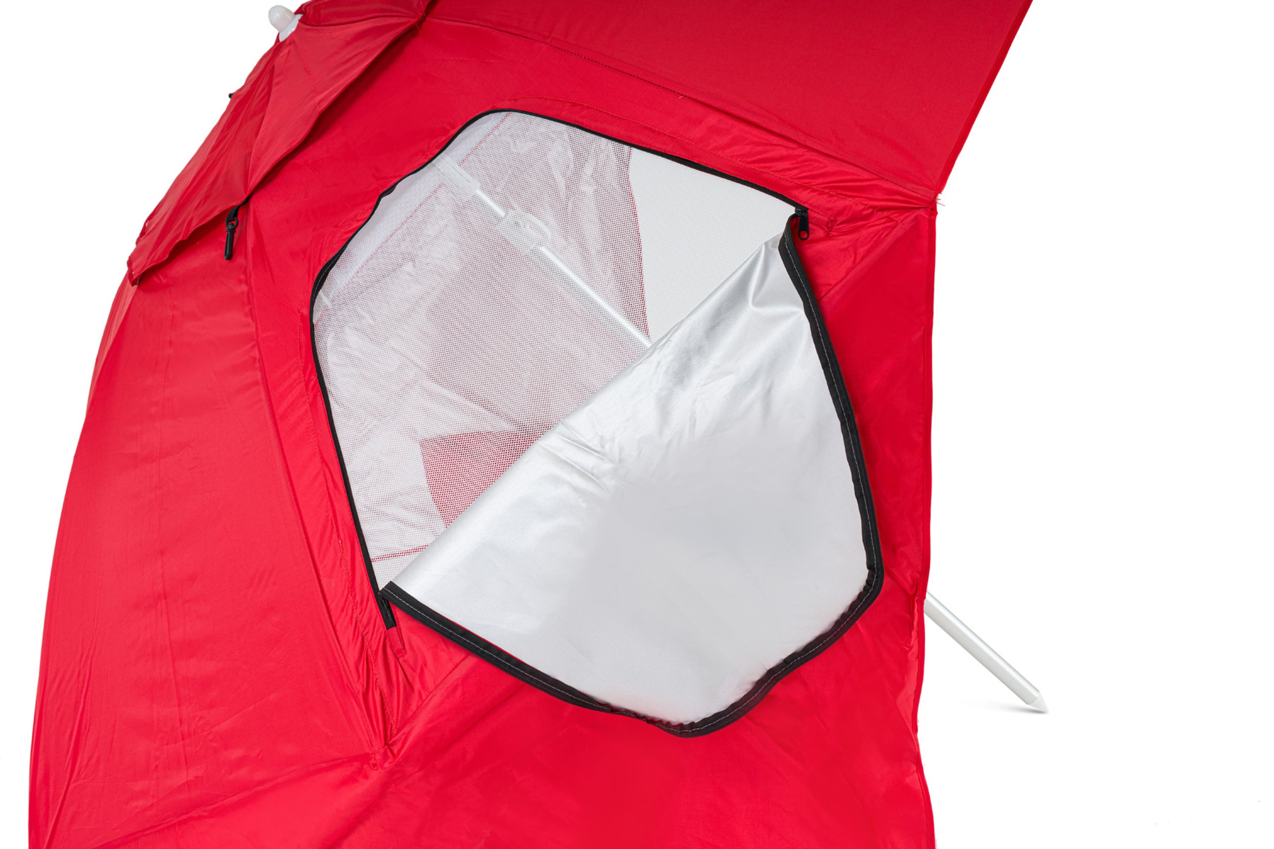 Parasol Sora czerwona został wyposażony w otwory wentylacyjne, które zapobiegają gromadzeniu się ciepłego powietrza w czaszy