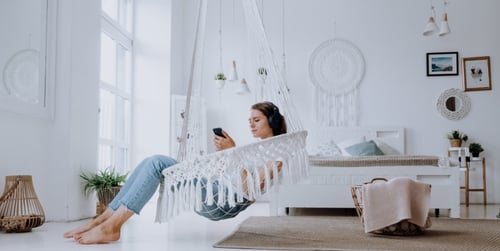 Huśtawka bocianie gniazdo - hit Instagrama. Jak ją zamontować?