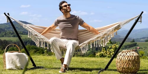 Jak zamontować hamak w ogrodzie bez drzew? Najlepsze alternatywy