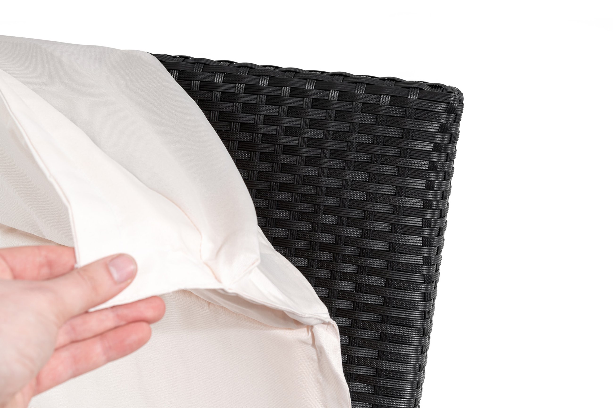 W trosce o Twój komfort leżak ogrodowy Ciampino czarny wyposażony został w dużą, miękką poduszkę o grubości 4 cm