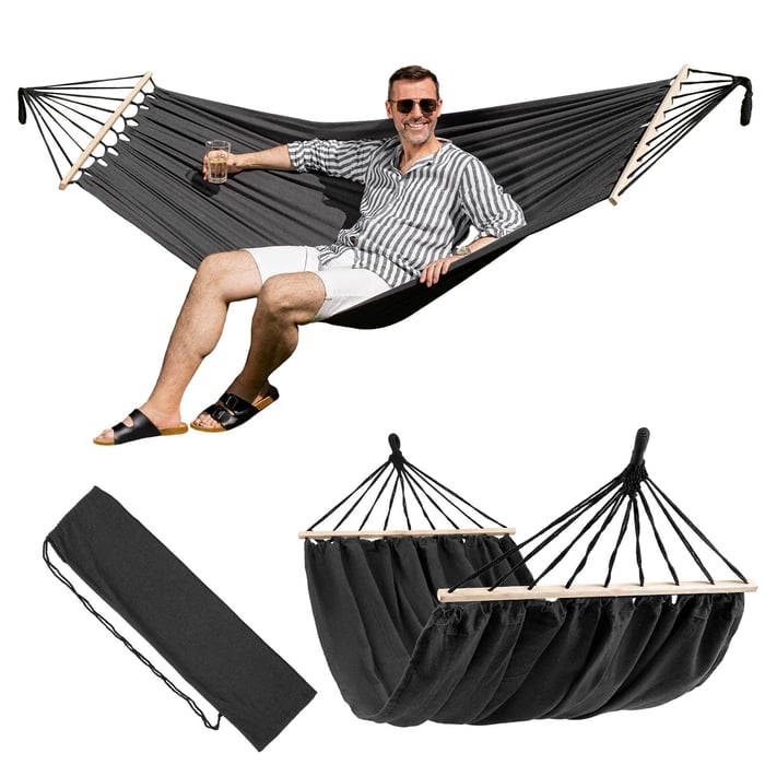 Hamak Lecco grafitowy wykonany jest z grubej, przyjemnej w dotyku tkaniny łączącej włókna naturalnej bawełny i poliestru