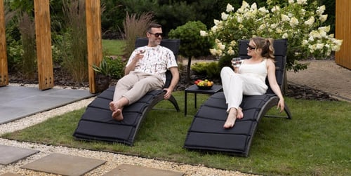 Leżak ogrodowy - jak wybrać ten najlepszy? Poradnik