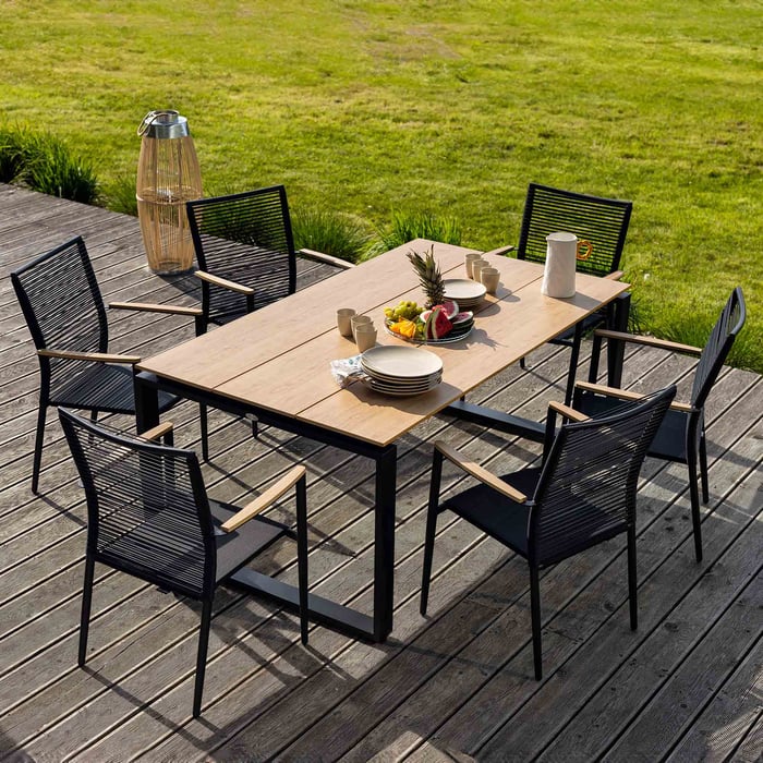 Krzesła w komplecie Prezza są wytrzymałe, stabilne i wygodne