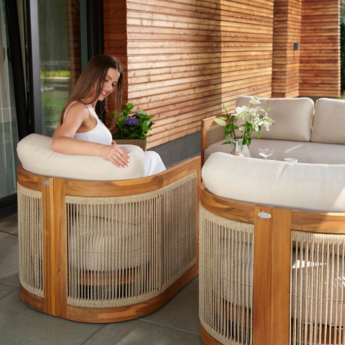 W zestawie Groseto znajdują się trzy poduszki na siedziska oraz cztery poduszki na oparcia