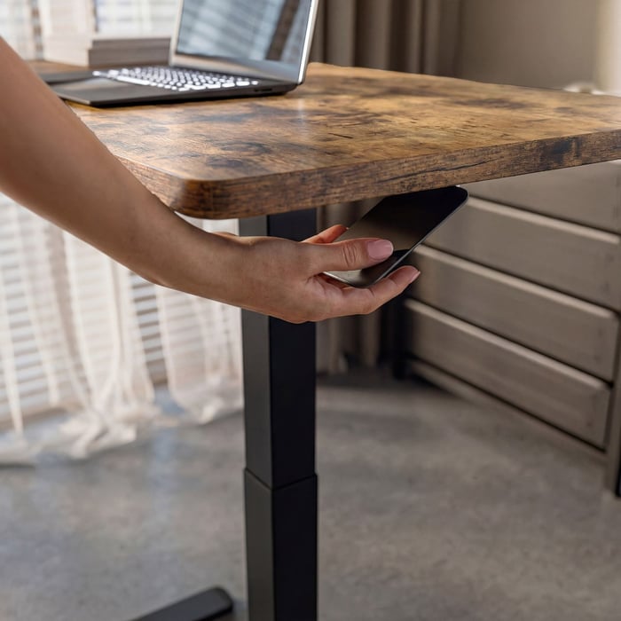 Biurko mobilne regulowane Blera brązowe z blatem o wymiarach 40x80cm