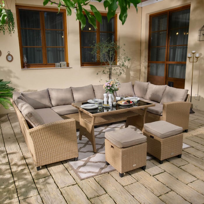 Meble ogrodowe Livorno&nbsp;beżowe wyposażone są w miękkie poduchy o grubości 7 cm